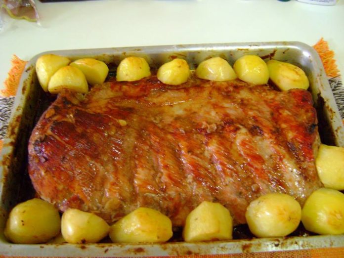 Resultado de imagem para Costelinha de Porco com batatas ao forno