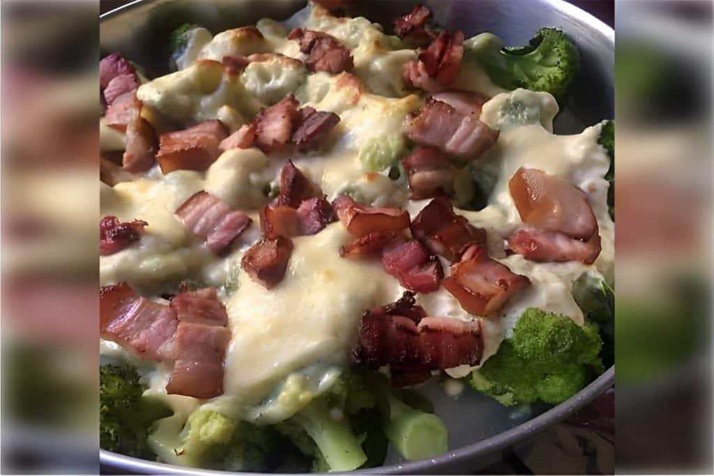 Brócolis gratinado com bacon