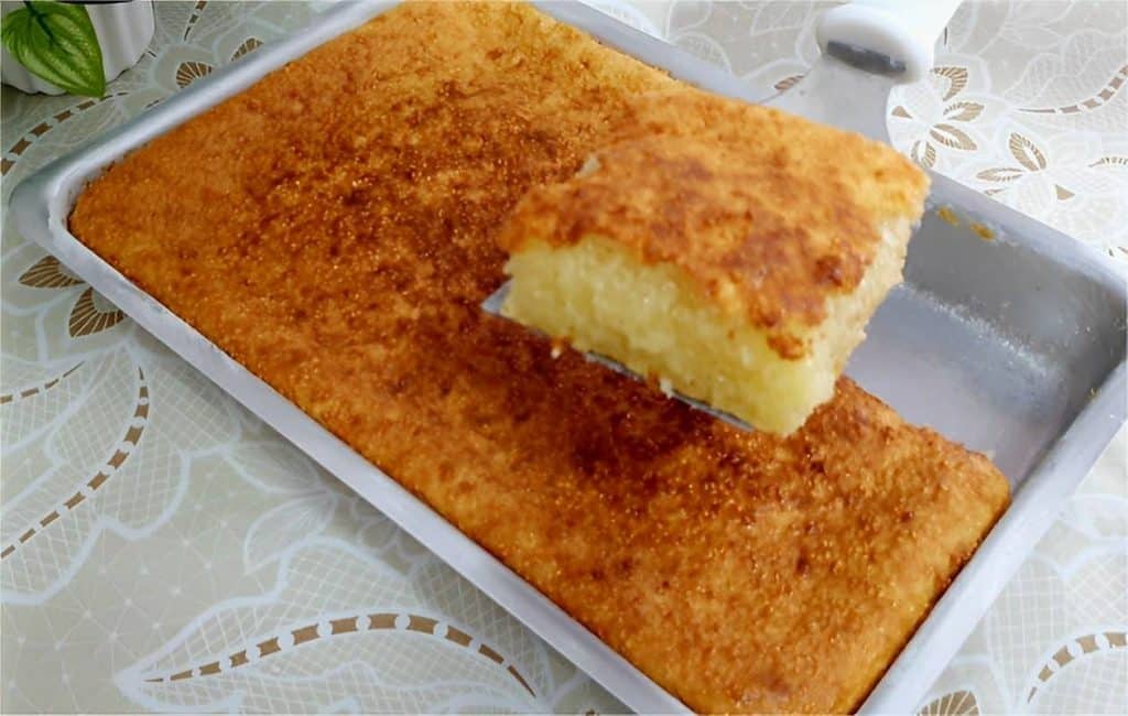 Bolo de tapioca granulada assado no forno