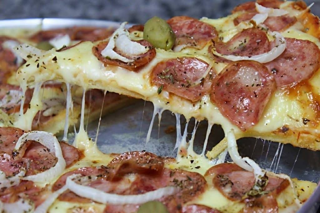 Pizza caseira de liquidificador: Receitinha fácil e muito saborosa!