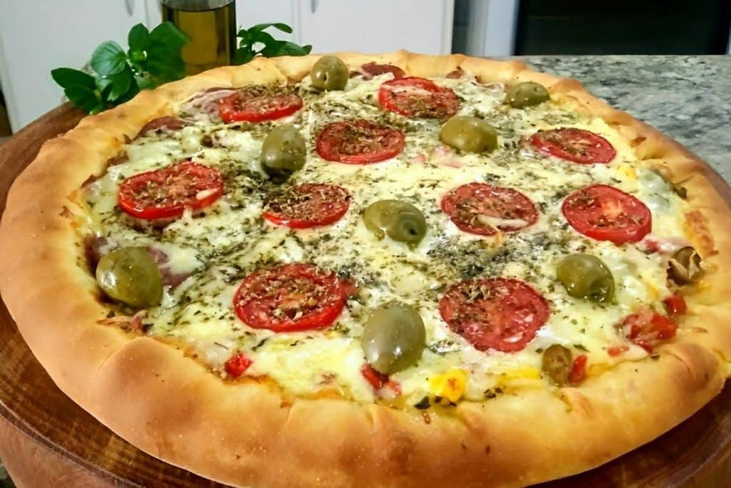 Pizza caseira com Borda recheada
