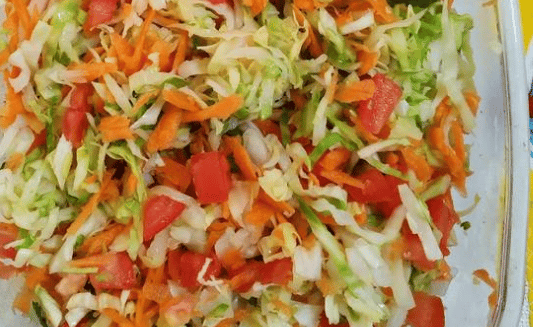 Salada Refrescante de Repolho com Molho: Receita leve e muito saborosa!