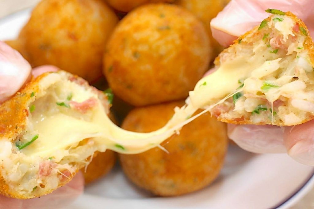 Bolinho de arroz com queijo simples