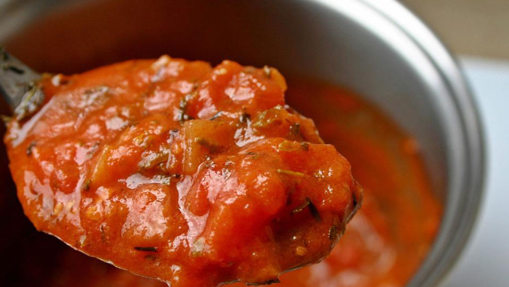 Molho de tomate com 3 ingredientes