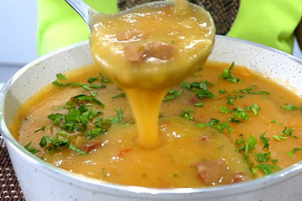 Caldo de Mandioca com linguiça cremoso