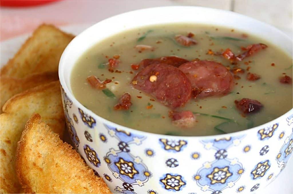 Caldo verde fácil e saboroso