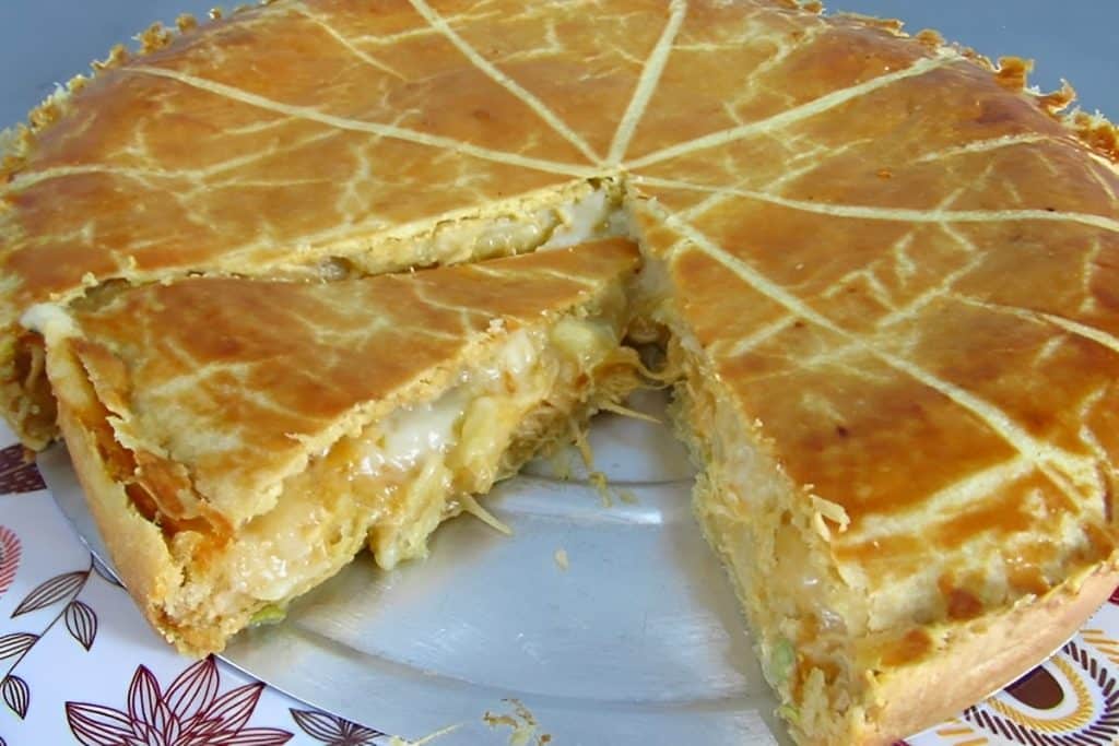 Torta de frango com massa de guaraná com 3 ingredientes