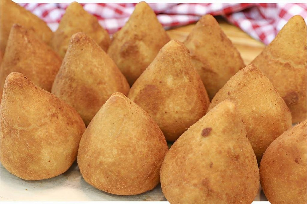 Coxinha com massa de Batata e farinha de trigo