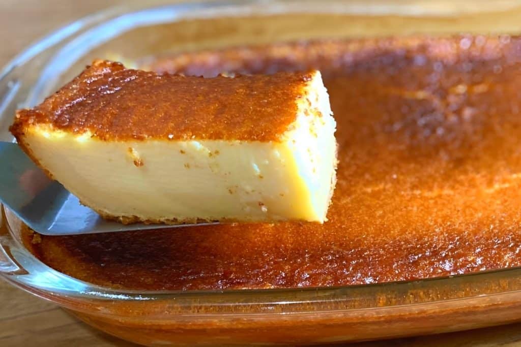 Bolo de Leite cremoso que parece um Pudim