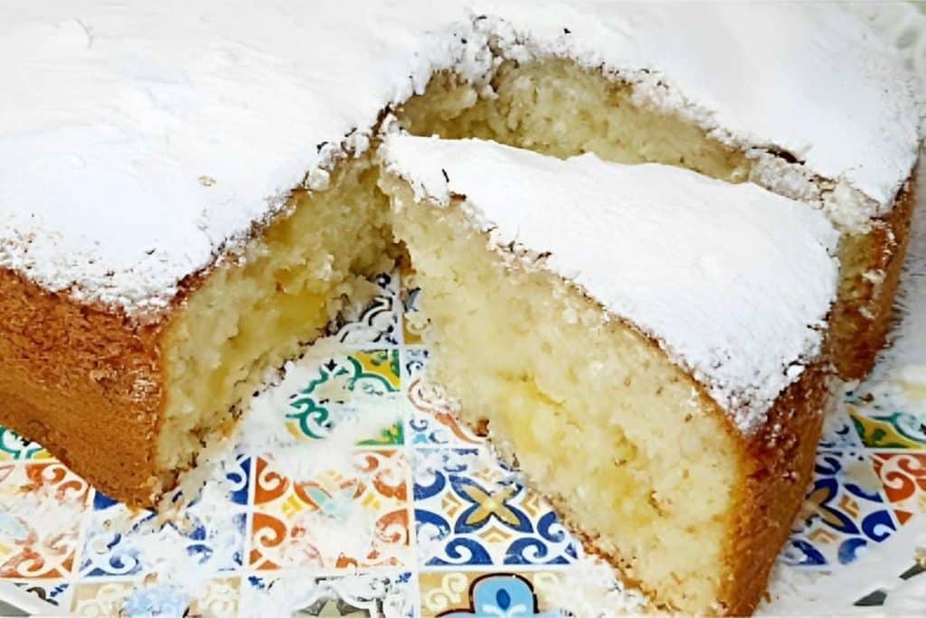 Bolo de Maçã com pedaços da fruta