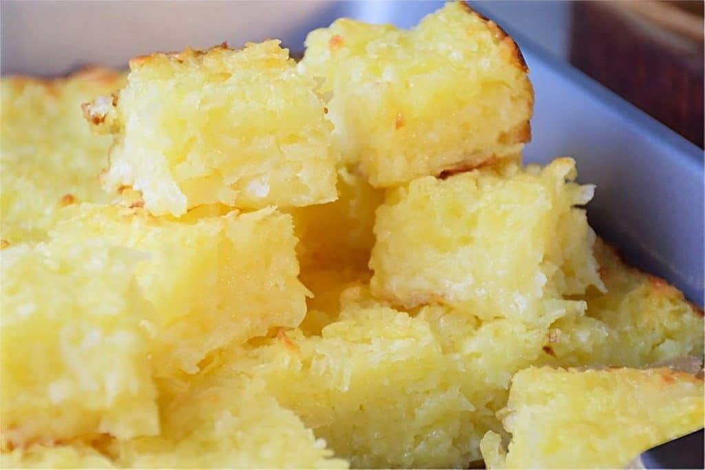 Bolo de mandioca com queijo molhadinho