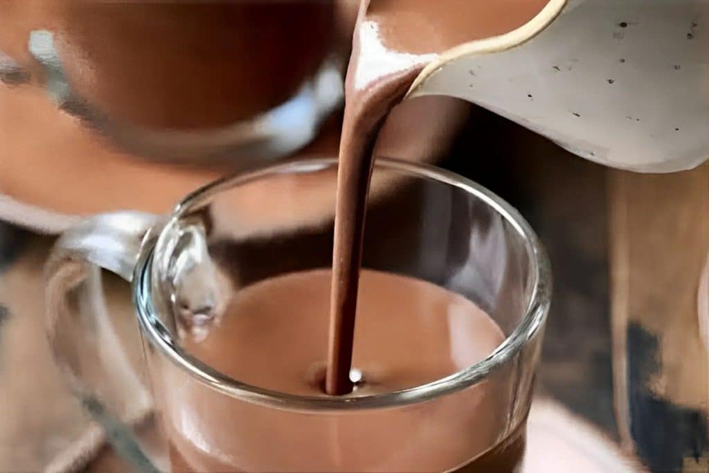 Chocolate quente com um toque de café: Receitinha perfeita para os dias mais frios!