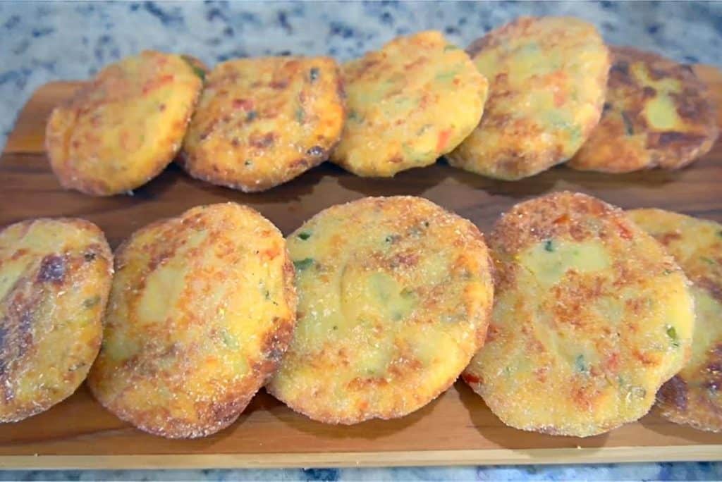 Croquete de batata com queijo que derrete na boca