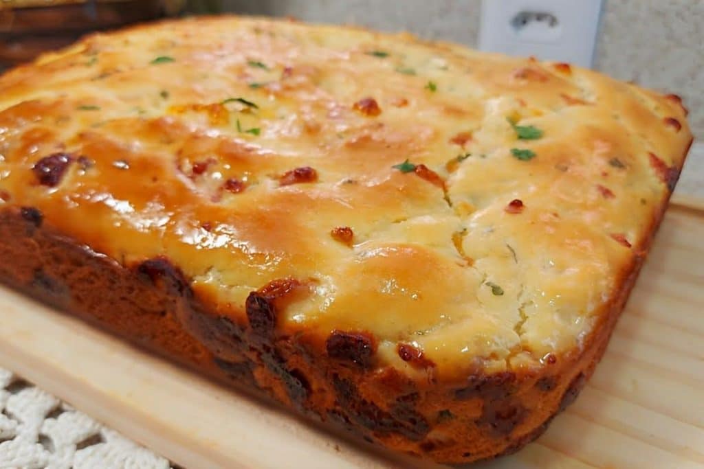 Pão de Batata na forma recheado com queijo