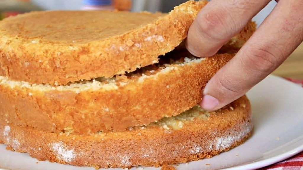 Pão de Ló com leite morno