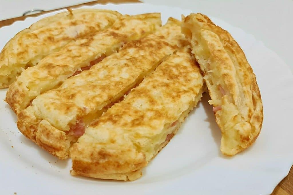 Pãozinho de Tapioca com queijo e presunto