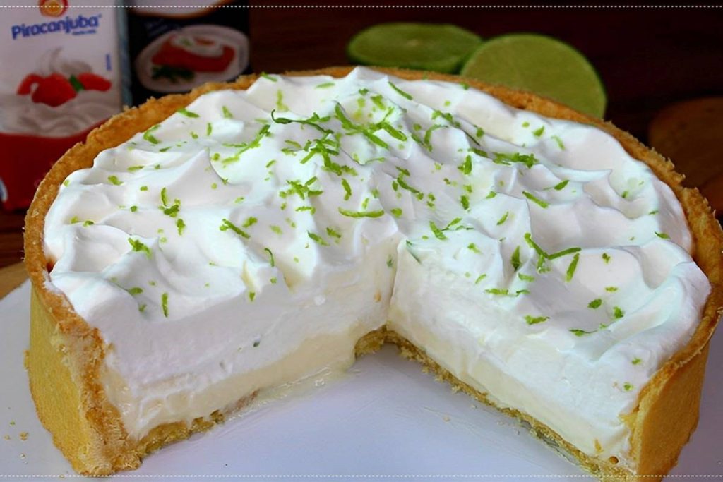 Torta de limão com recheio de mousse