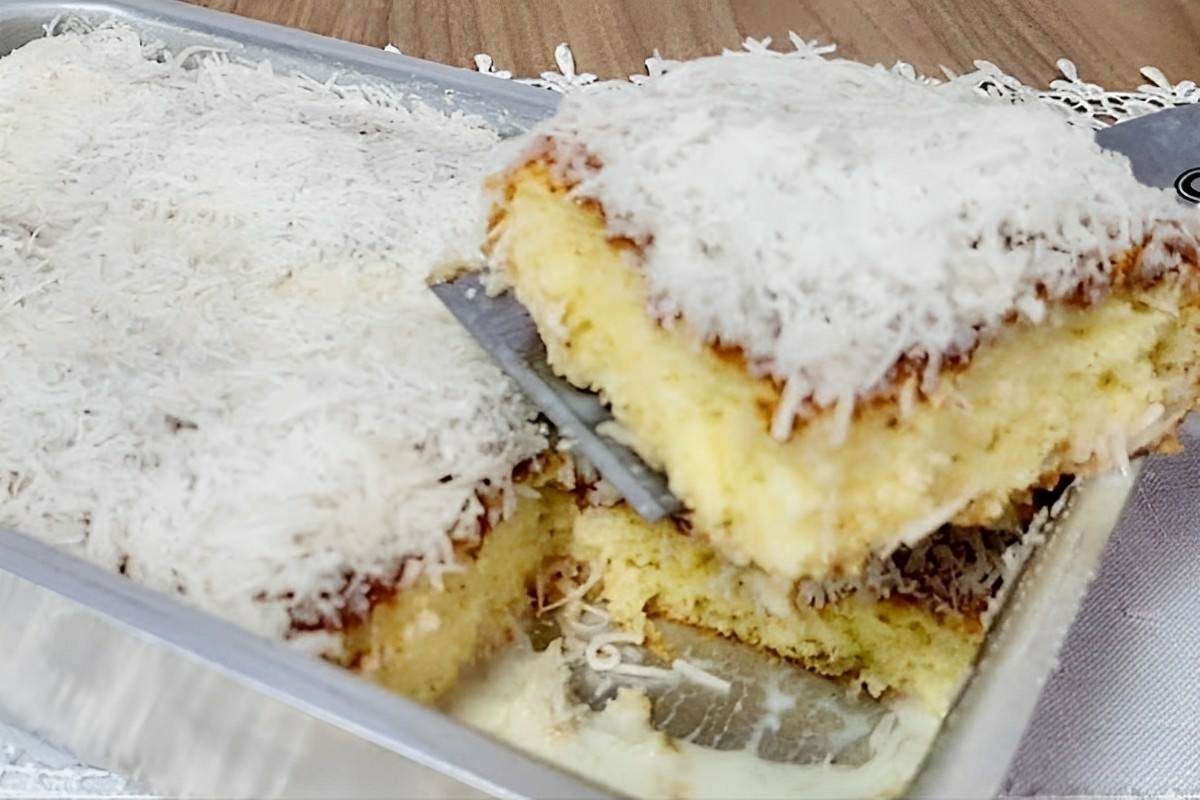 Bolo de coco fofinho com Cobertura