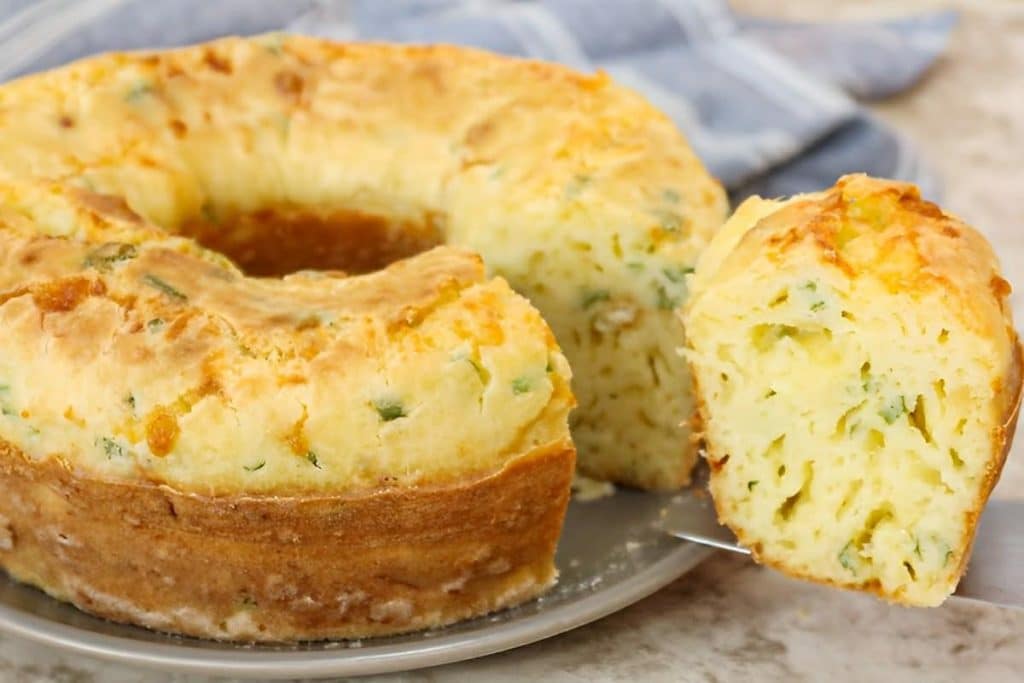 Bolo de queijo temperado