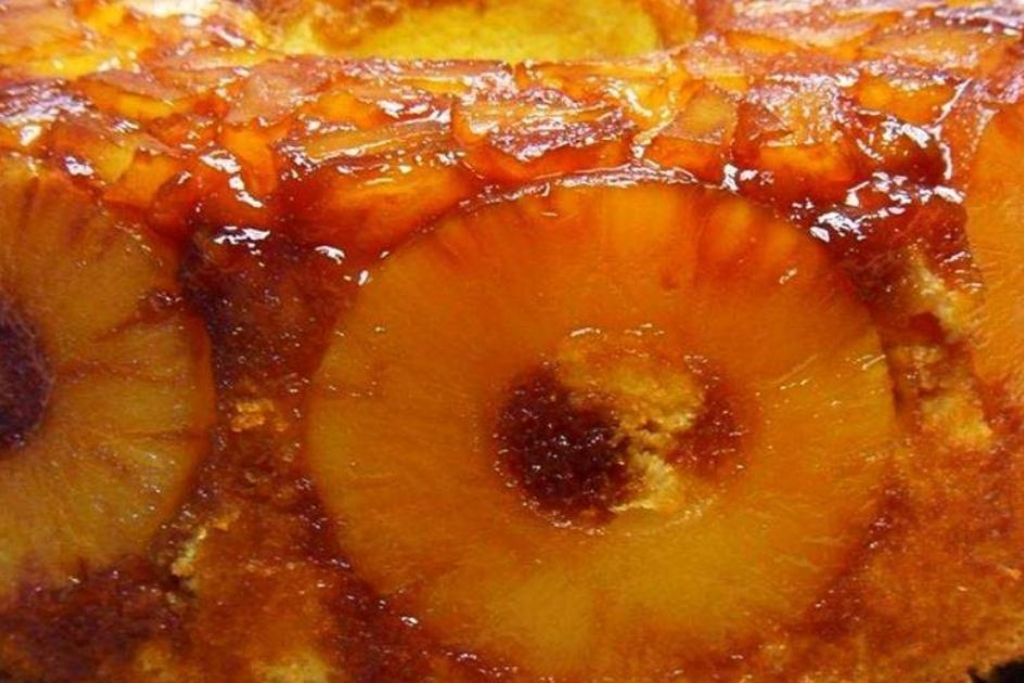 Bolo de Abacaxi caramelizado da Tia Andréia