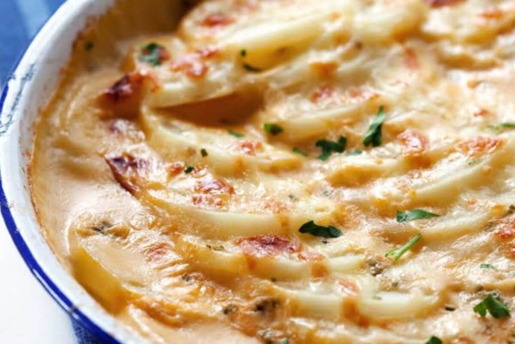 Batata Gratinada com ingredientes simples