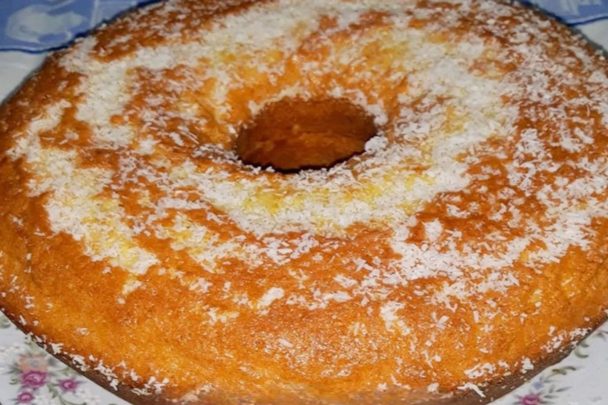 Bolo de coco e laranja