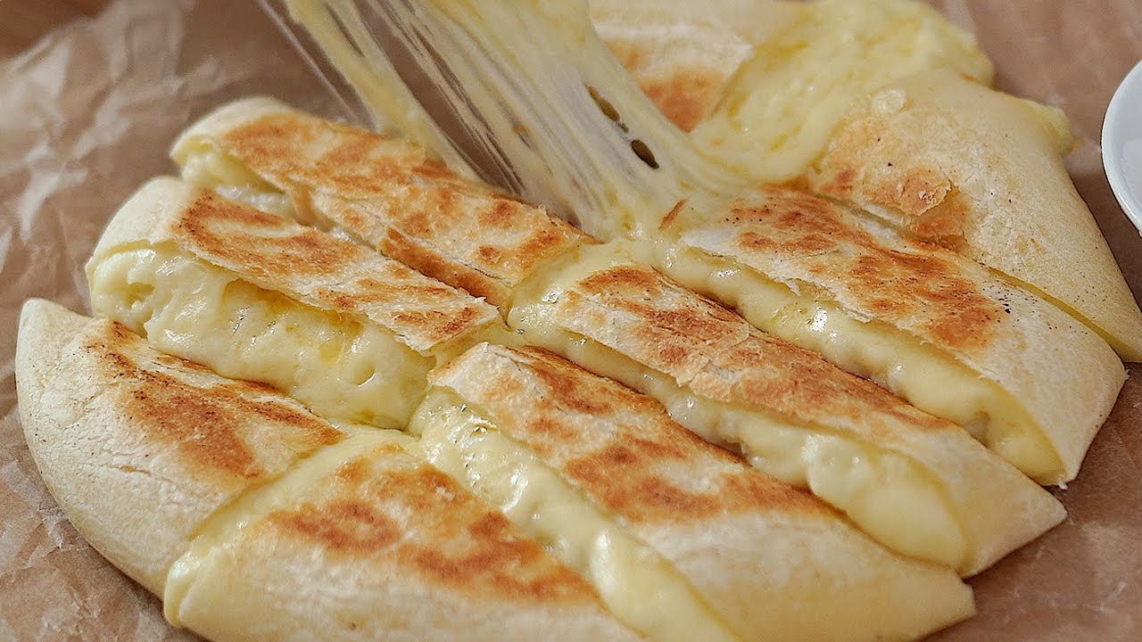 Pão de queijo de batata na frigideira