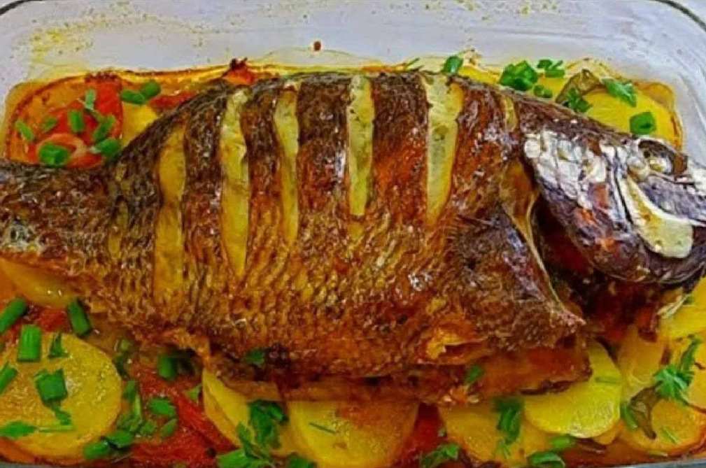 Peixe assado no forno bem temperadinho