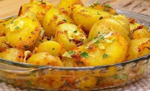 Batatas com Cebola: Eu sempre faço pra servir na refeição