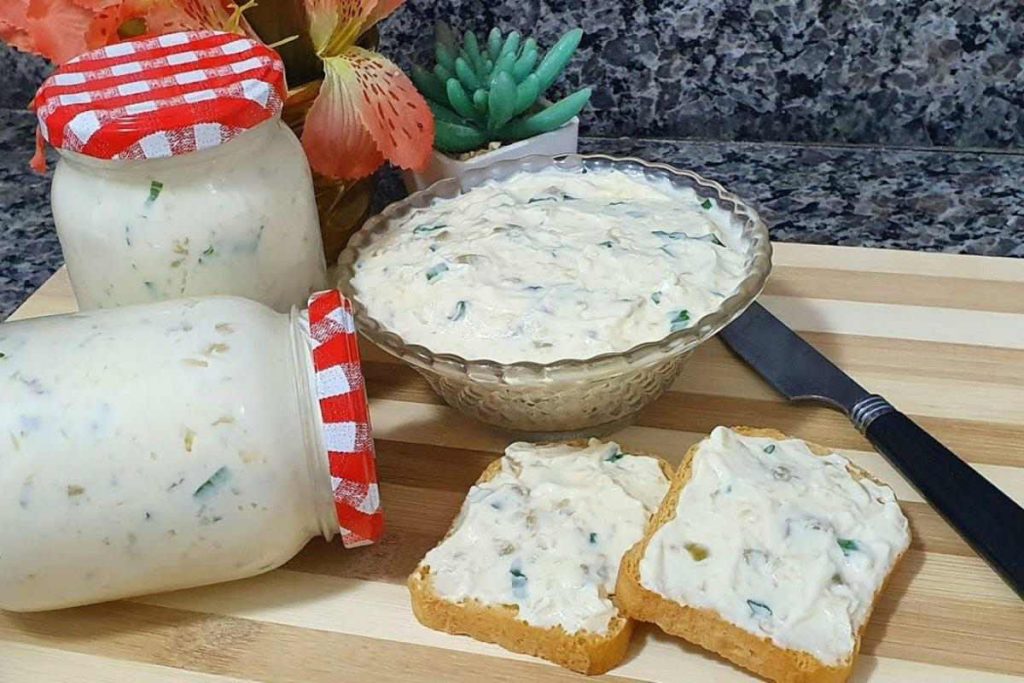 Patê de queijo e azeitona: Receita perfeita pra acompanhar lanches e petiscos