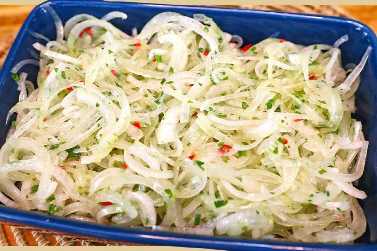 Salada de cebola para churrasco: Receita fácil e muito saborosa