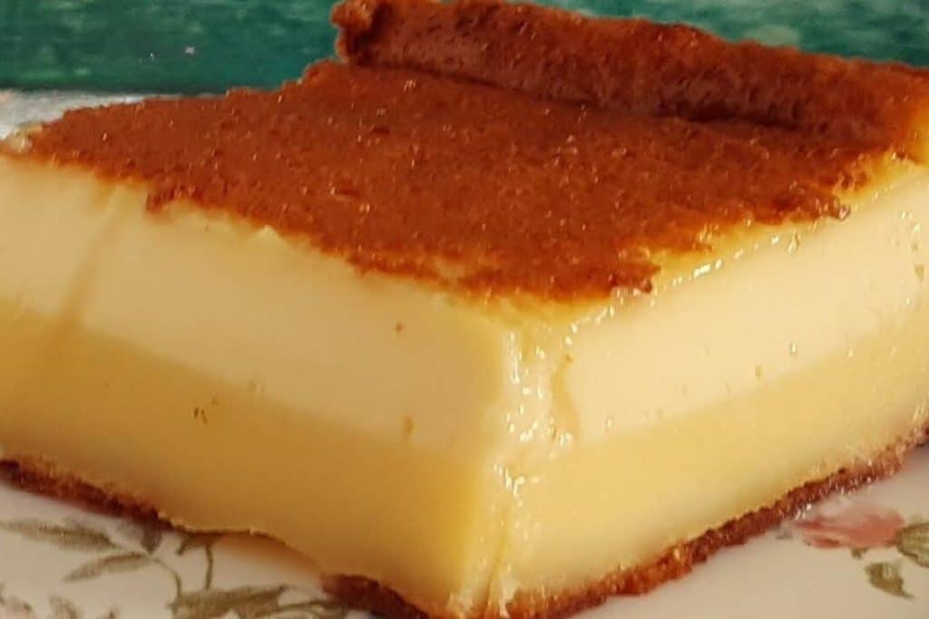 Bolo de maisena recheado que já sai assim do forno: Receita perfeita pra servir com o Café