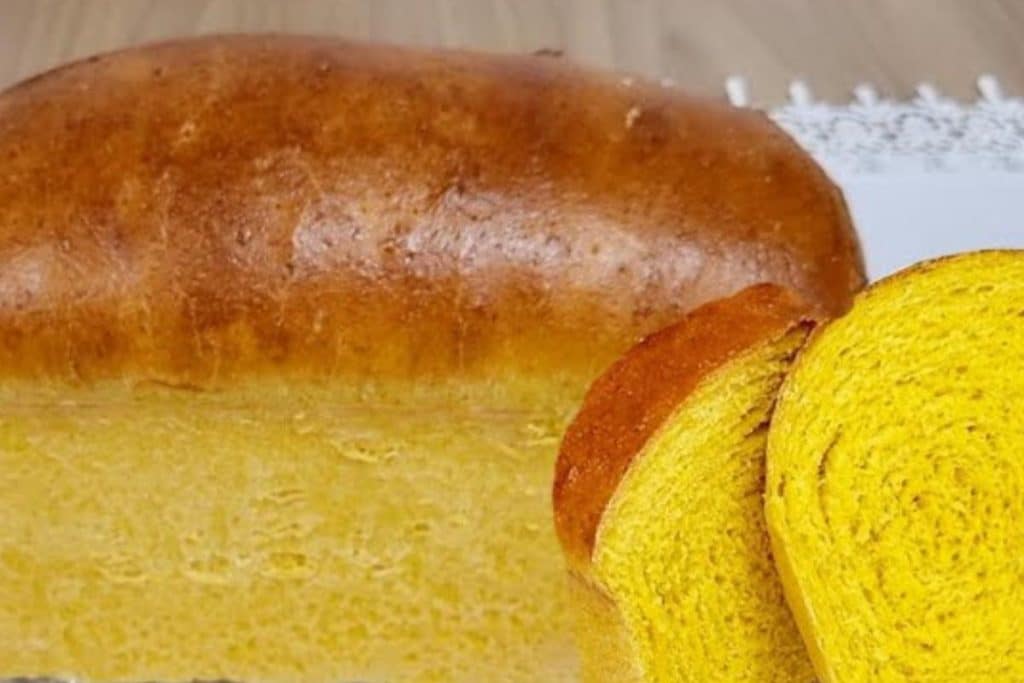 Pão caseiro de cenoura: Depois que eu aprendi essa receita, eu só faço dessa forma