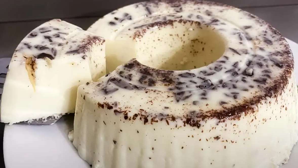 Sobremesa de Ninho com Chocolate: Receita simples, é só bater e levar pra gelar!