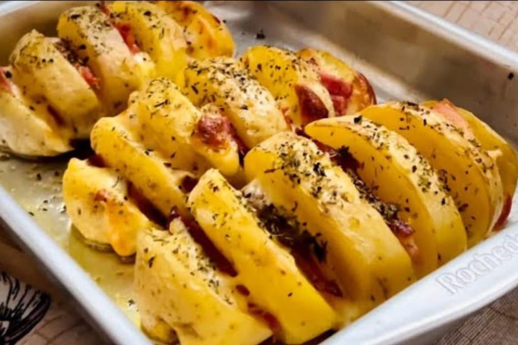 Batata de forno com bacon e mussarela