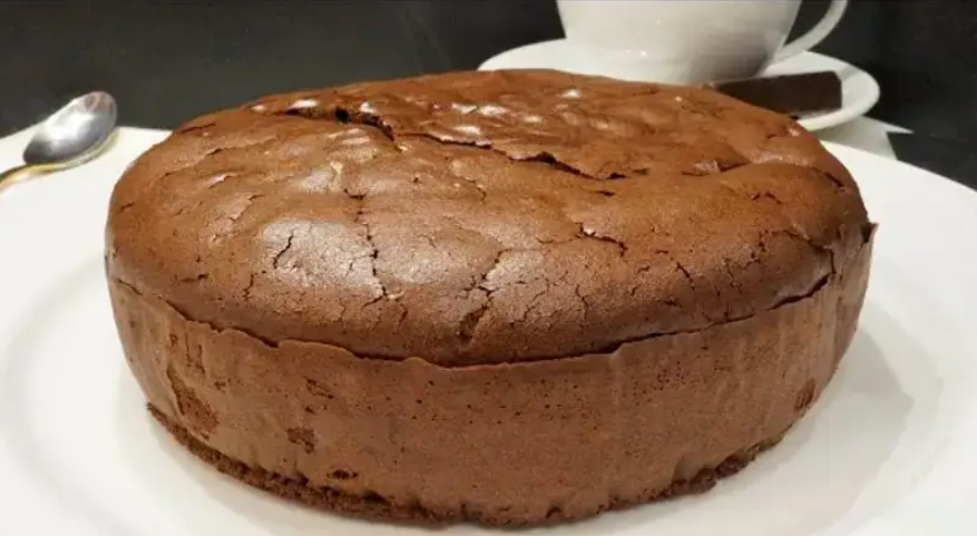 Bolo de chocolate com apenas dois Ingredientes